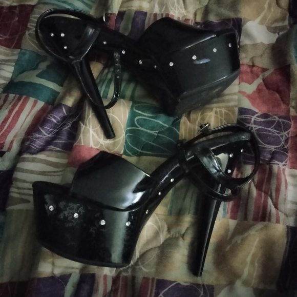 Black and diamond studded heels - Picture 1 of 4